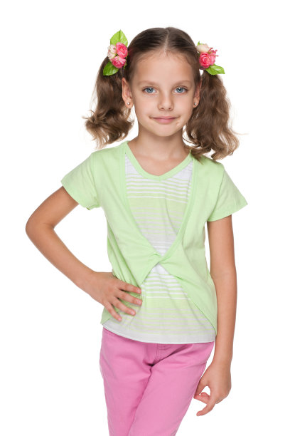 白色衬托下的漂亮小女孩图片下载