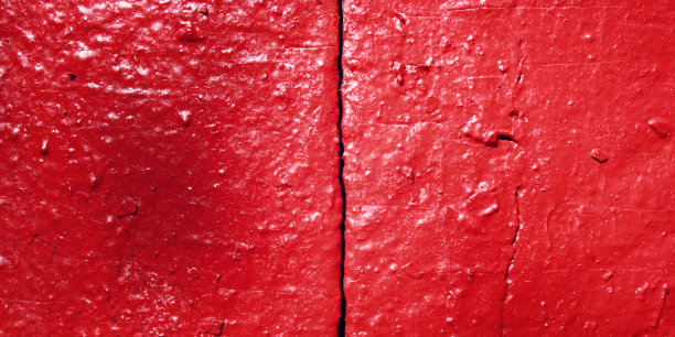 混凝土墙刷成红色。近距离的背景。图片下载