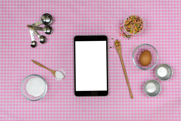 在桌布上烘烤原料图片下载