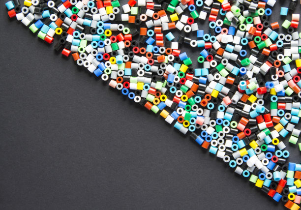 彩色的塑料珍珠图片下载