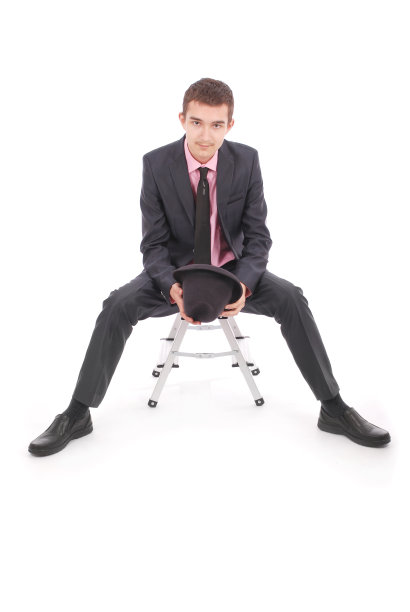 穿黑西装的男孩图片下载