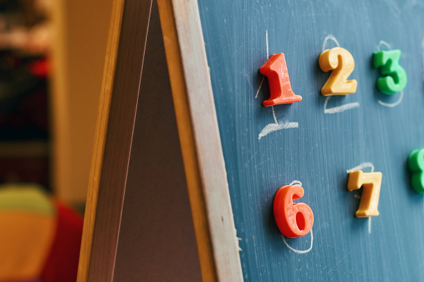 在黑板上学习数字图片下载