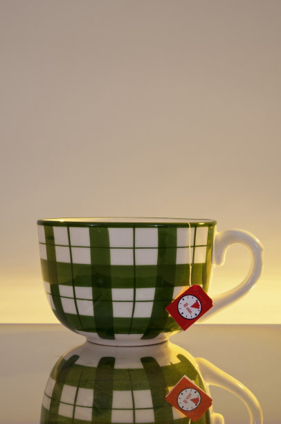 黄色背光大杯子图片下载