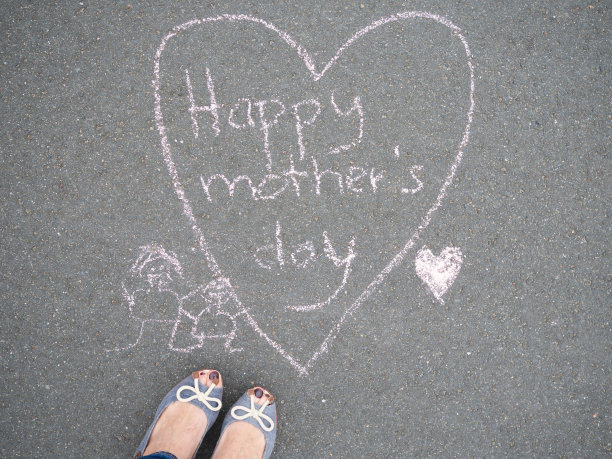 母亲节心形粉笔画图片下载
