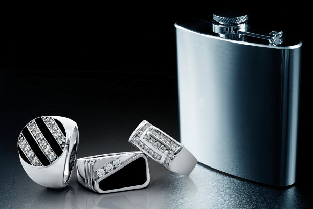 金人的戒指图片下载