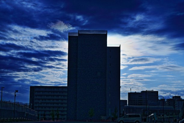 乌云与建筑图片下载