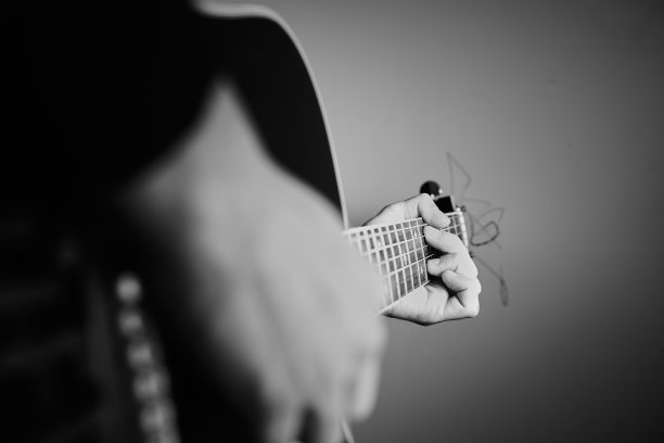 弹吉他图片下载