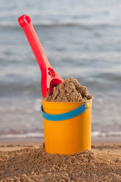 桶和铲子图片下载