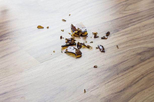 破棕色瓶子007图片下载