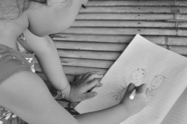 孩子们画画图片下载