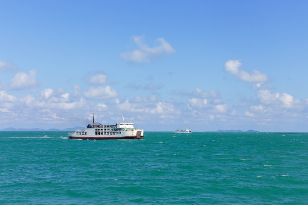 渡船在海上图片下载