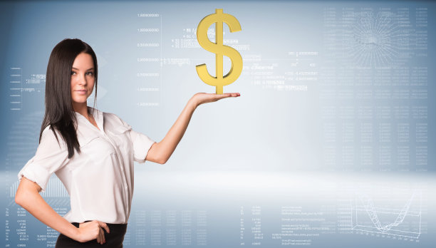美丽的女商人拿着美元标志。蓝色渐变背景图片下载