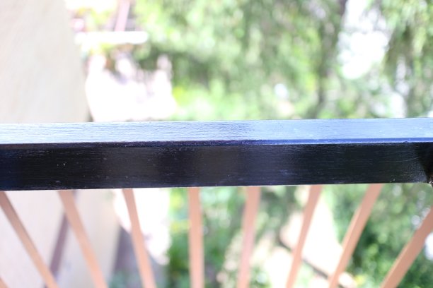 模糊的阳台栏杆图片下载