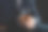特写严肃的商人拿着玻璃威士忌说明行政特权图片下载