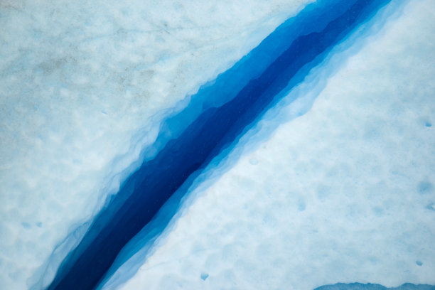 挪威冰川的裂缝图片下载