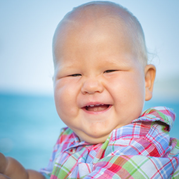 沙滩上的宝贝图片下载