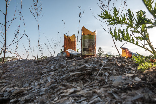 破碎的玻璃瓶子图片下载