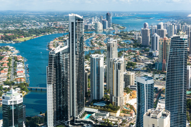 黄金海岸市中心的航拍图图片下载