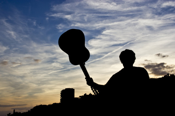 阳光下的剪影吉他图片下载