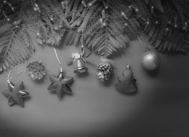 红底彩灯圣诞树图片下载