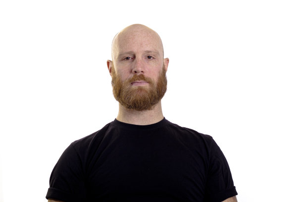 一个秃子被孤立在白色背景上图片下载