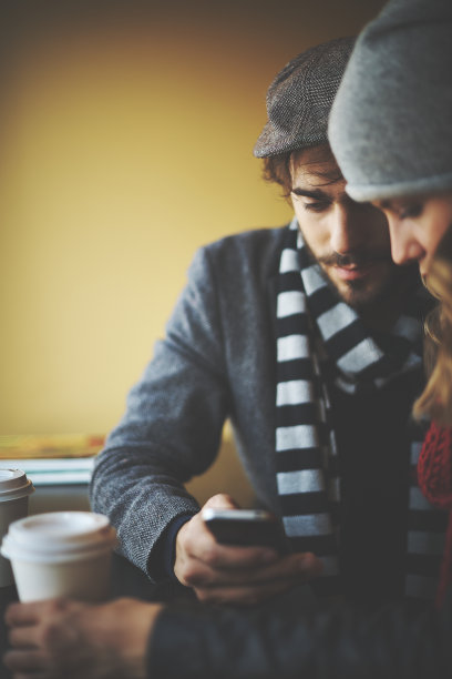 夫妇在咖啡馆图片下载