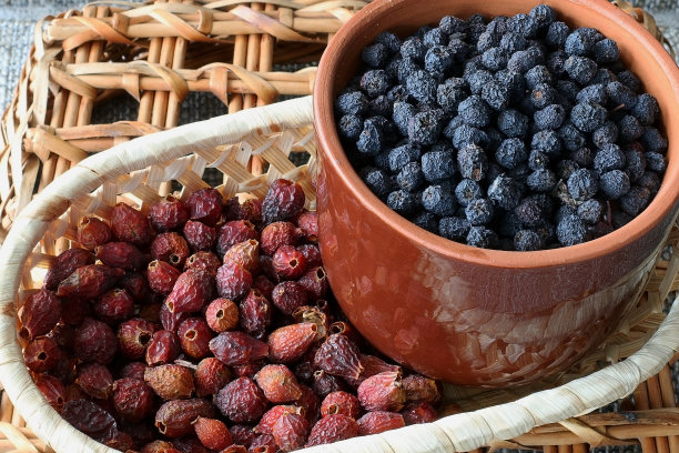 干果，水果，玫瑰和蓝莓图片下载