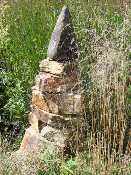 小石头金字塔图片下载