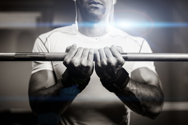 健美男双手合上单色图片下载