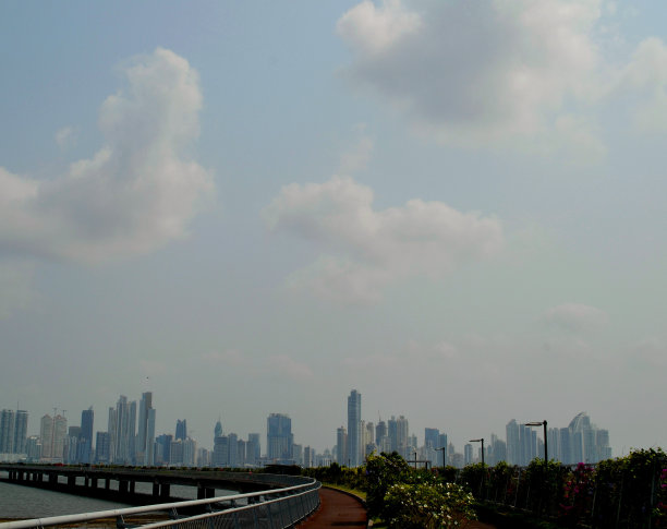 全景照片的巴拿马城市，海洋，建筑。图片下载