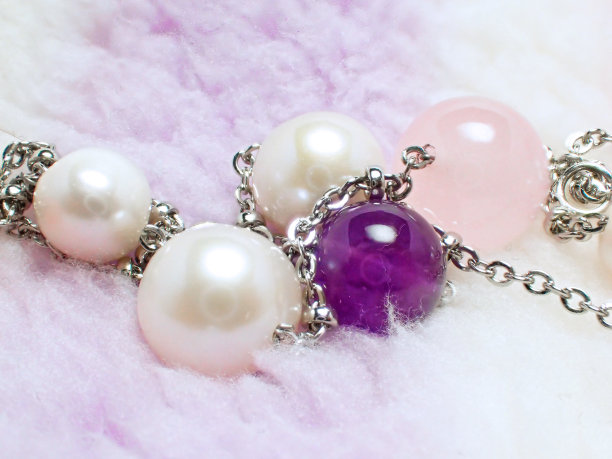 珍珠、紫水晶和玫瑰石英图片下载