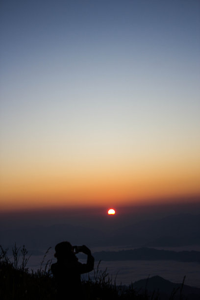 泰国清莱富奇法公园的日出。图片下载