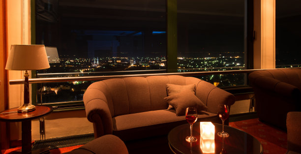 晚上酒店大堂图片下载