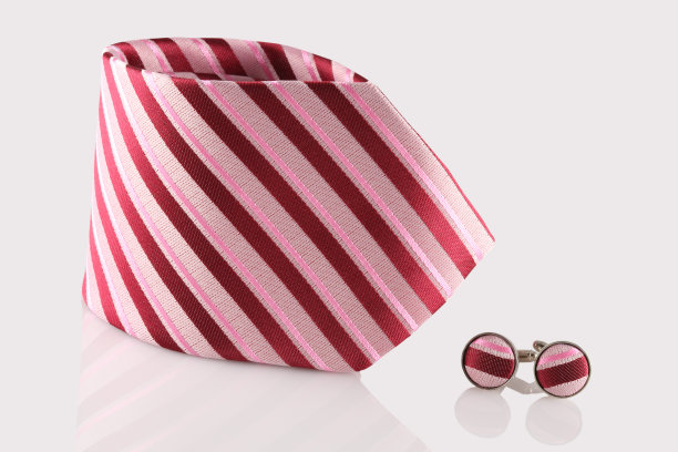 带袖扣的红色领带图片下载