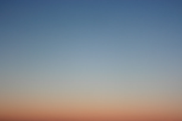 傍晚的天空作为背景。图片下载