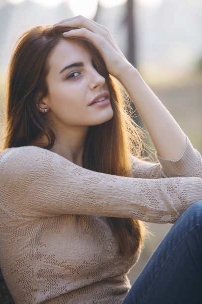 森林里的美女图片下载