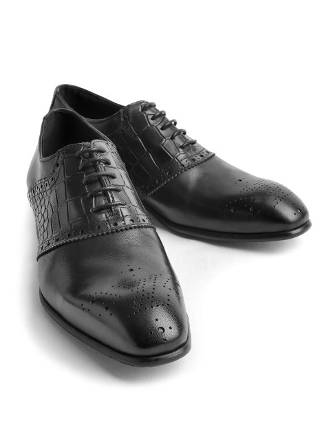 一双男式皮鞋图片下载