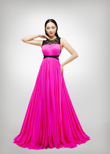 长裙，年轻女子在时尚粉红色长袍高腰图片下载
