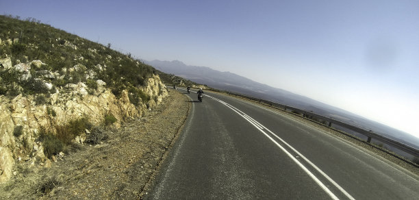 靠在角落里图片下载