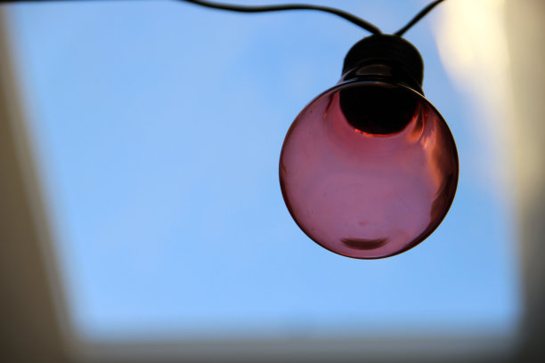 红色的灯泡图片下载