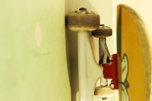 滑板在地上，人像图片下载