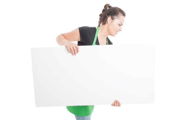 漂亮的女员工拿着一张大的空白海报图片下载