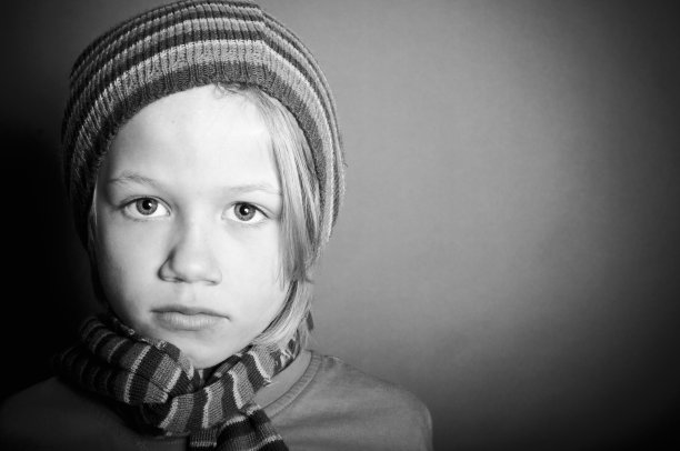 孤独的孩子图片下载