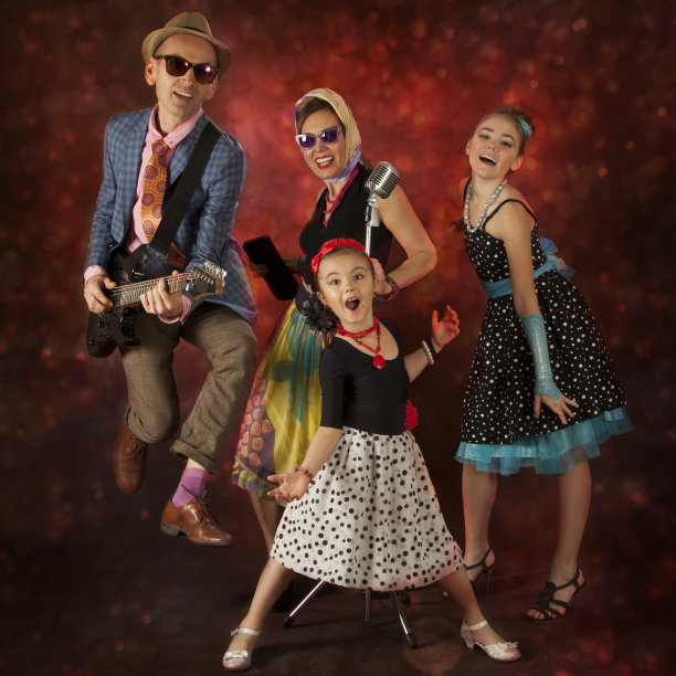 摇滚音乐家家庭的乐趣图片下载