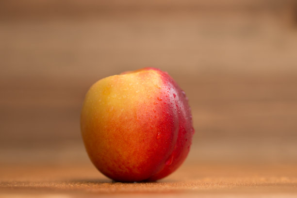 一个甜油桃图片下载