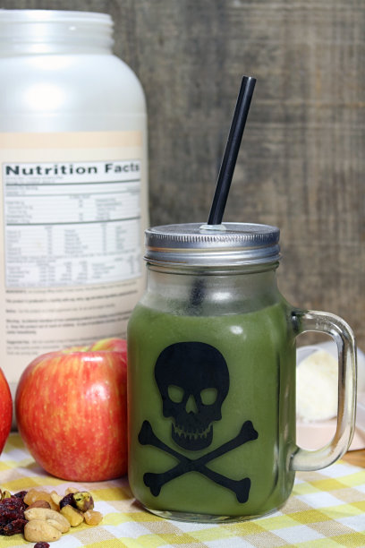 绿冰沙在骷髅交叉骨头玻璃图片下载