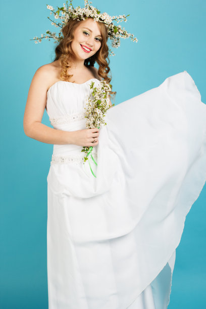 美丽的新娘戴着樱桃花环图片下载