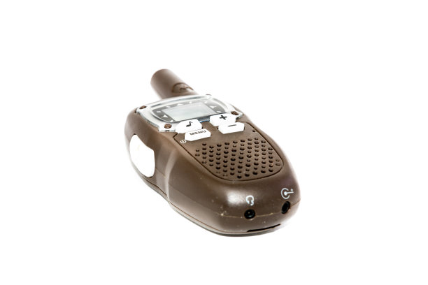 白色背景的便携式收音机图片下载