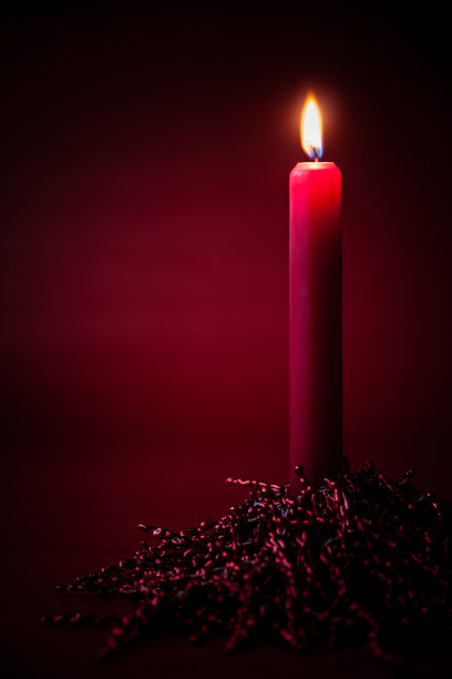 红色的蜡烛图片下载