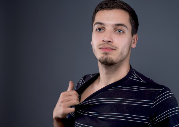 年轻男子美容画像图片下载